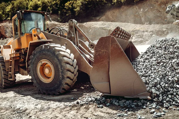 Närbild Hjullastare Lastning Grus Och Sandmaterial — Stockfoto