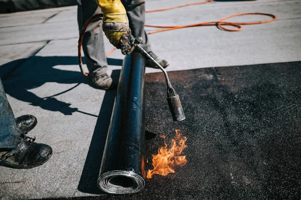 Waterproofing Insulation Bituminous Membrane System Professional Workers Waterproofing House Construction — Stock Photo, Image