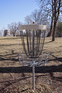 Boş disk Golf hedef alan üzerinde