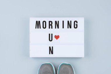 Motivasyon metin ışık kutusunu sabah çalıştırmak