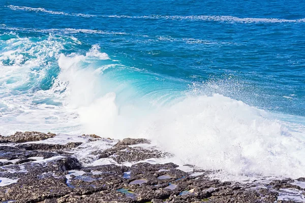 Große Aquamarin-Welle aus nächster Nähe, Textur — Stockfoto