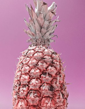 Pastel pembe arka plan üzerinde olgun ananas Closeup görünümü