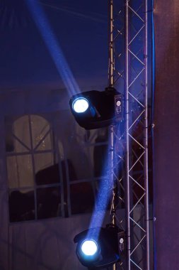 Işınları ile performans sırasında sahnede aydınlatma Spotlar