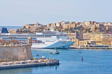 Büyük yolcu gemisi ile Malta Valletta Grand Harbor Genel görünümü