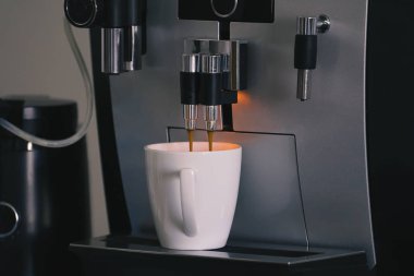 Fincan ile Espresso otomatik kahve makinesi