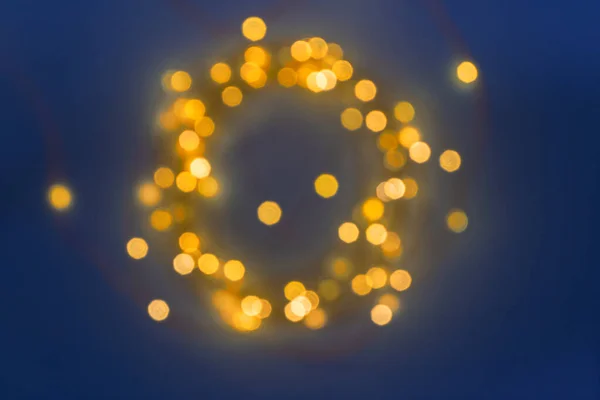 Размытый размытый волшебный свет феи от рождественских огней — стоковое фото