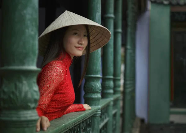 Vietnamese Woman Wearing Conical Hat Standing Balcony Hoi Her Dai — Stock Photo, Image