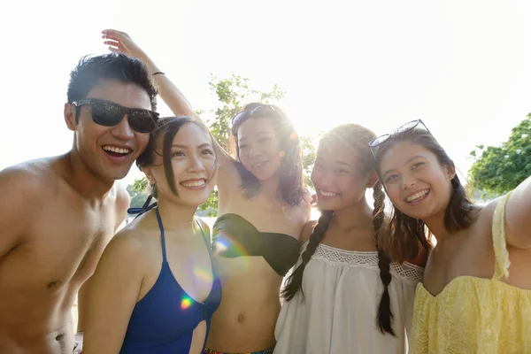 Young Attractive Asian Friends Taking Selfie — Stock Photo, Image