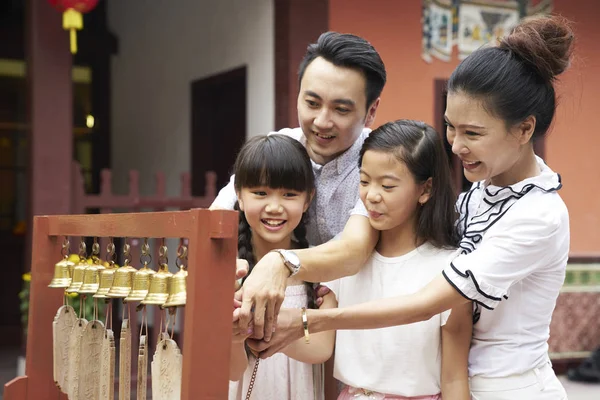 Happy Asian Family Spending Time Together Traditional Singaporean Shrine — Stock Photo, Image