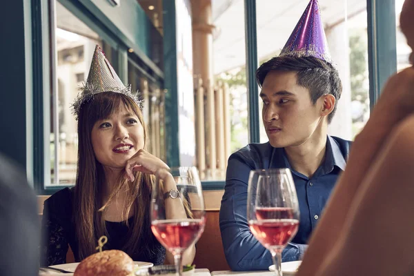 Happy Young Asian Friends Celebrating Christmas Together Cafe — Stock Photo, Image