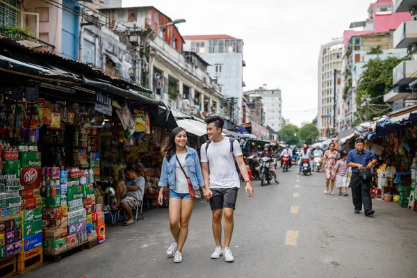 Jeune Couple Asiatique Visitant Marché Local Chi Minh Ville Vietnam — Photo