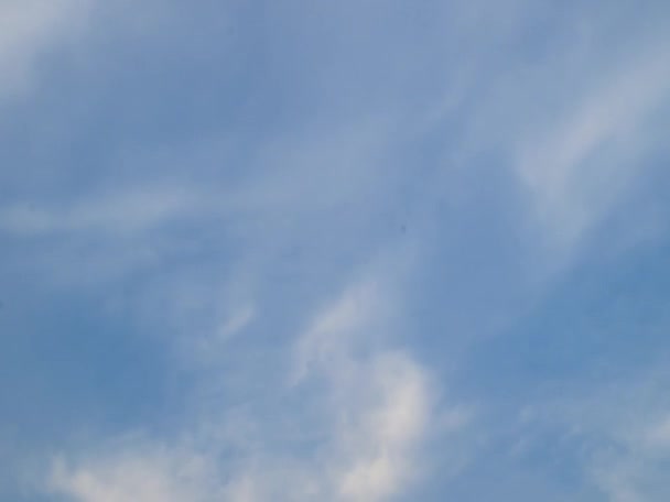 Timelapse du nuage sur le ciel coule .