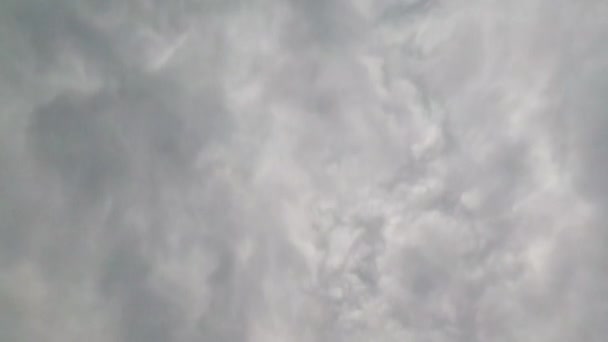 Timelapse du nuage sur le ciel coule .