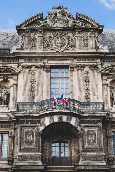 Окрестности Лувра в Париже — стоковое фото
