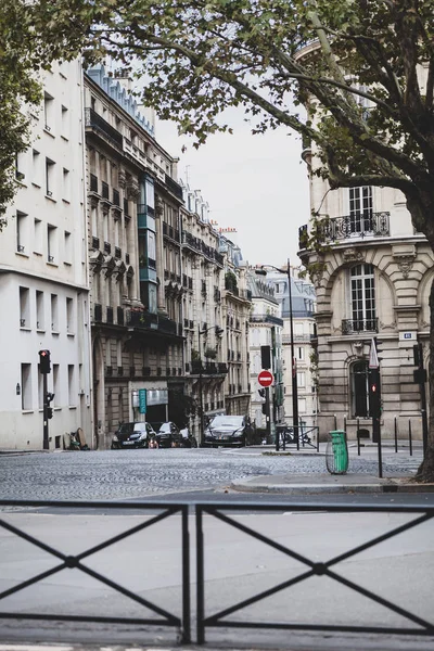 Parisian street style meanwhile summer — Stock Photo, Image