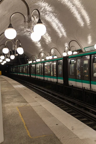 Train in the metro of Paris — Stock Photo, Image