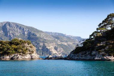 Denizde ve dağlarda lagün