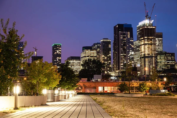 Vista nocturna del centro de Montreals — Foto de Stock