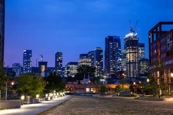 Night view of Montreals downtown — Stock Photo, Image