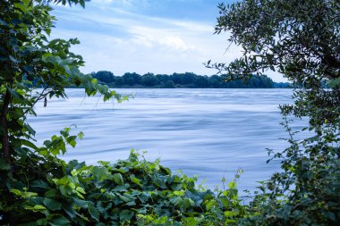 Montreal Kanada 'da Saint-Lawrence nehri
