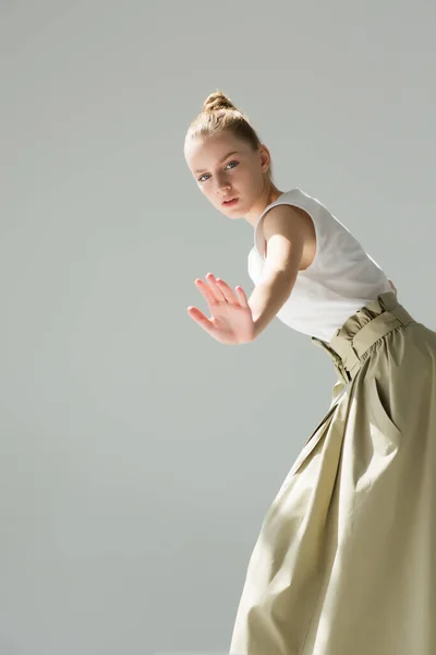 Young Woman Posing Studio She Leaned Forward Extended Her Hand — Stock Photo, Image