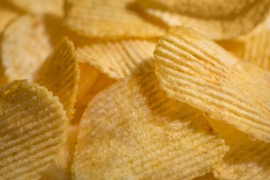 Kostümlü makro çıtır çıtır cipsler arka planda duvar kâğıdı, kapak, pankart için dokuma