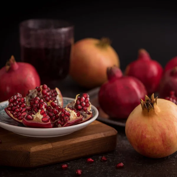 Verre Jus Grenade Avec Des Fruits Grenade Frais Des Graines — Photo