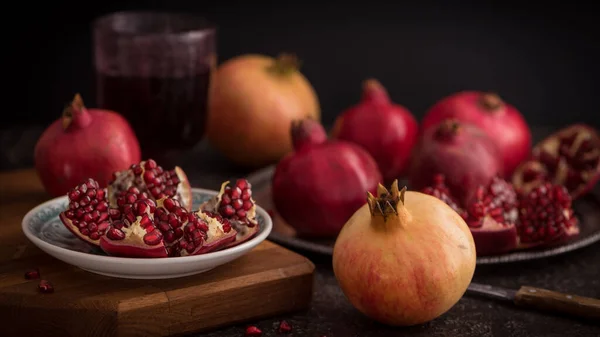 Verre Jus Grenade Avec Des Fruits Grenade Frais Des Graines — Photo