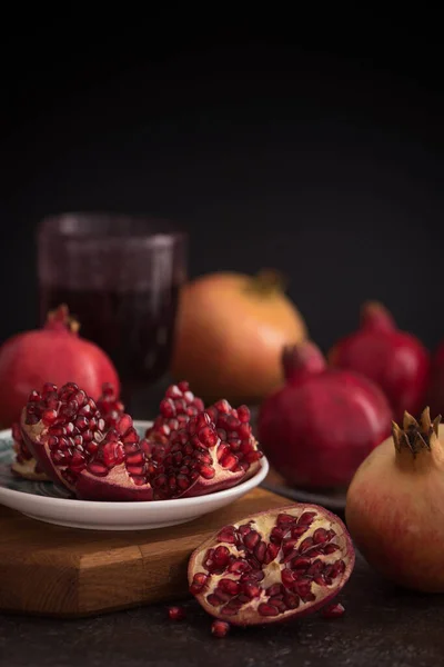 Verre Jus Grenade Avec Des Fruits Grenade Frais Des Graines — Photo