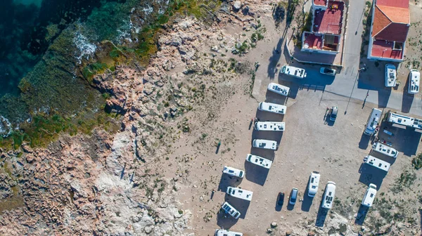 Güneşli bir günde karavan kampçılarının hava manzarası, Torrevieja, Costa Blanca, İspanya 3.