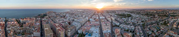 Flyg Panoramautsikt Över Torrevieja Levande Distrikt Och Färgglada Sommarsolnedgång — Stockfoto