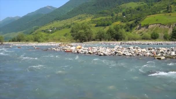 O rio de montanha mais puro — Vídeo de Stock
