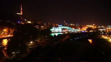 Füniküler gece renkli şehir panoraması