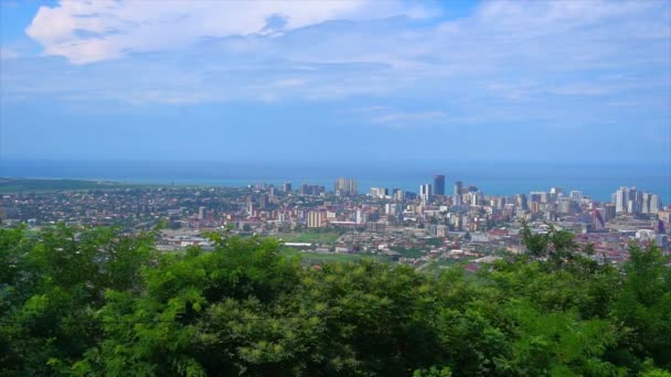 Plano aéreo de Batumi en el centro por la tarde, Georgia. Vídeo 4K — Vídeo de stock