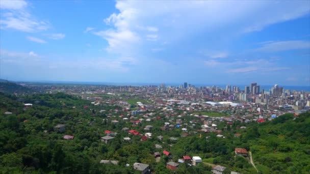 Plano aéreo de Batumi en el centro por la tarde, Georgia. Vídeo 4K — Vídeo de stock