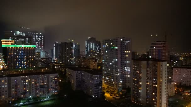 Batumi, Adjara, Georgia. Arquitetura moderna no passeio marítimo à noite ou à noite iluminações luzes, cidade do resort iluminado Cityscape com arranha-céus — Vídeo de Stock