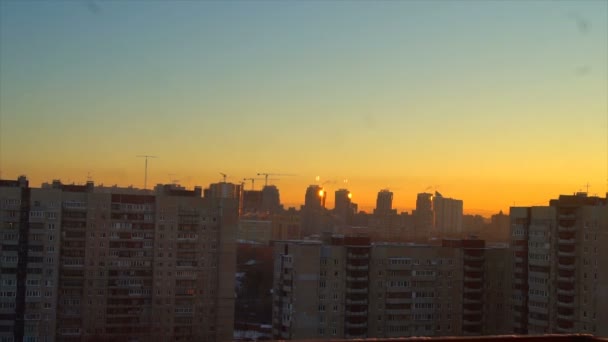 Ранкової зорі з вікна будинку Санкт-Петербурга — стокове відео