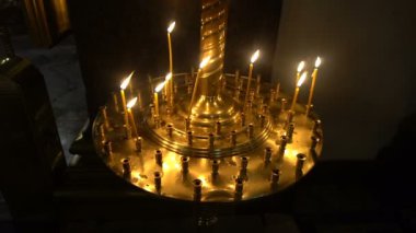 Kazan Katedrali simgesinde, mumlar