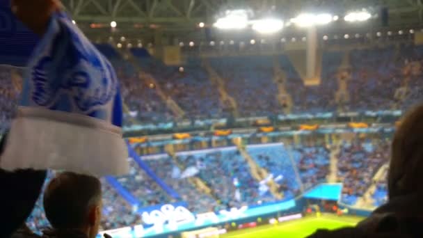 SAINT-PETERSBURG, RUSSIA - 27 NOVEMBRE 2018: i tifosi dei club di calcio supportano la loro squadra — Video Stock