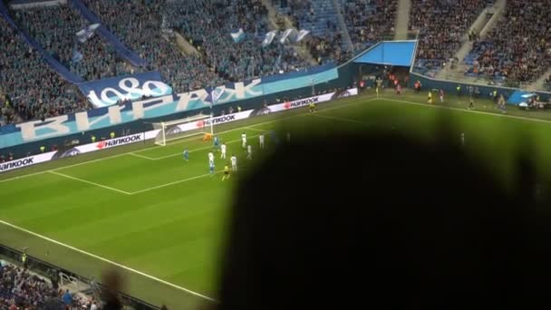 Saint-Petersburg, Rusya-27 Kasım 2018: Goooooooal, futbol taraftarları onların takım gol kutlamak — Stok video