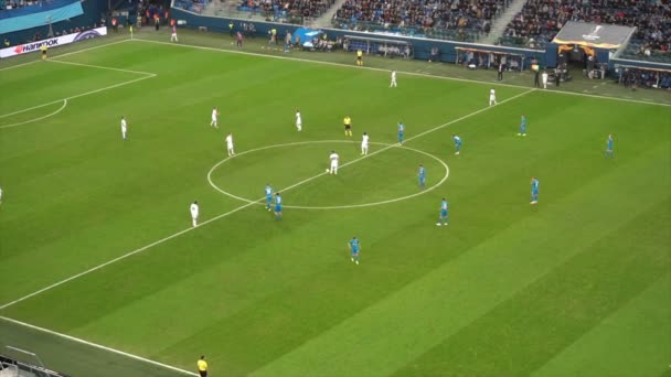 Saint-petersburg, russland - 27. november 2018: schwerer moment bei einem fußballspiel — Stockvideo