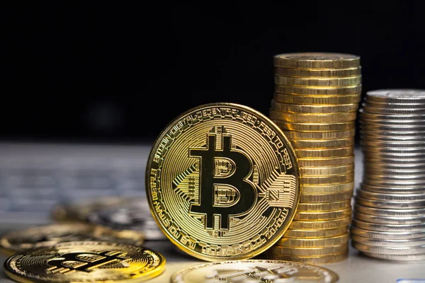 Crypto-currency, Bitcoin internet uang virtual. Teknik Mata Uang — Stok Foto