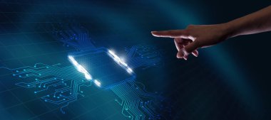 İş, teknoloji, internet ve ağ konsepti. Sanal ekrandaki simgeyi genç işadamı seçer.                               