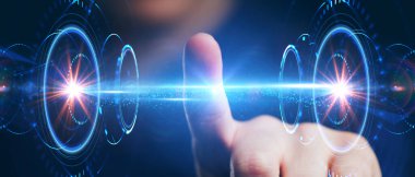 İş, modern teknoloji, internet ve ağ kurma kavramı. Sanal ekran üzerinde çalışan genç iş adamı.