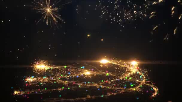 Rotierender Weihnachtsbaum Aus Glänzenden Partikeln Und Kugeln Auf Grünem Hintergrund — Stockvideo