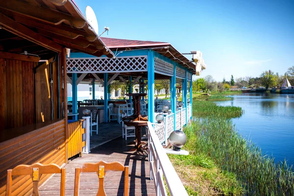 boş café gölet, nehir. Henüz ziyaretçi.