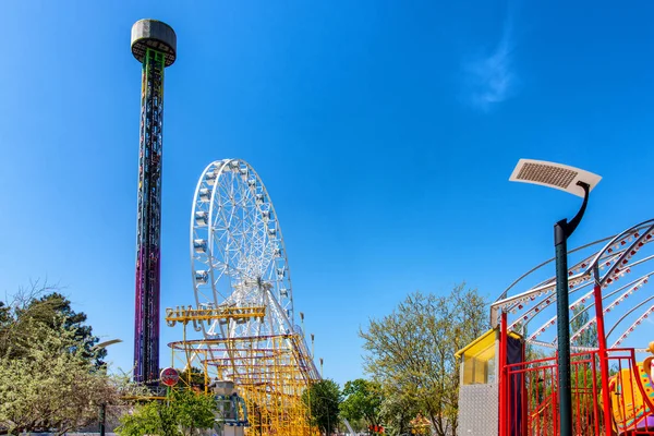 Riesenrad, auf dem gefahren wird — Stockfoto