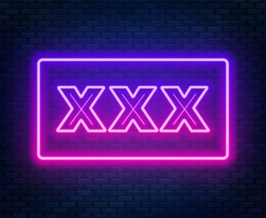 Xxx neon tabela karanlık bir arka plan üzerinde.
