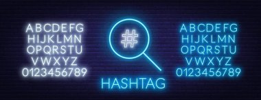 Tuğla duvar arka planda Neon hashtag arama işareti. Neon alfabe .