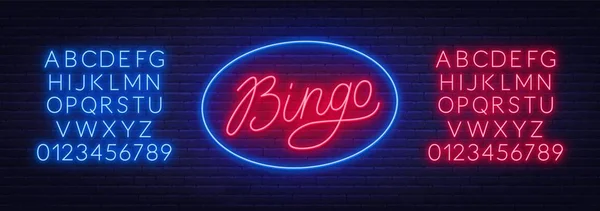 Tuğla duvar arka planda Bingo neon işareti. Neon alfabesi.